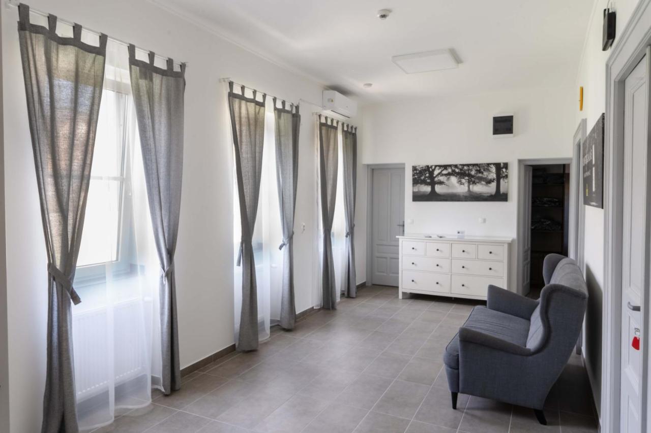 Kunfoglalas Apartmanhaz Kisujszallas Εξωτερικό φωτογραφία